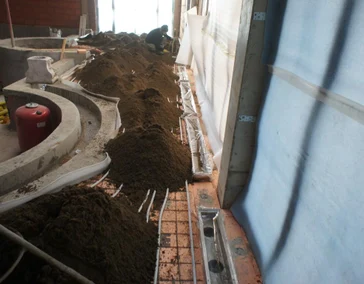 Механизированная полусухая стяжка в бассейне