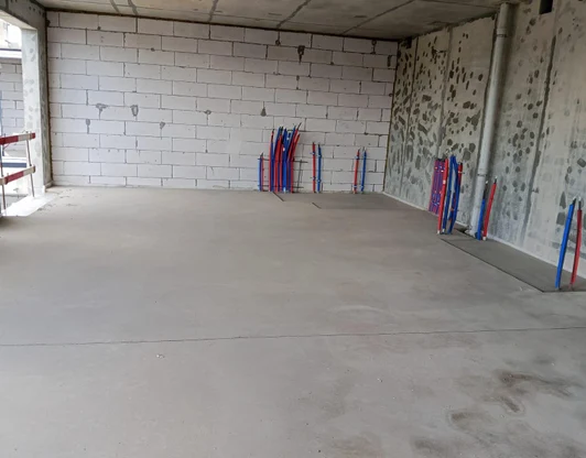 Полусухая стяжка в производственных помещениях и складах