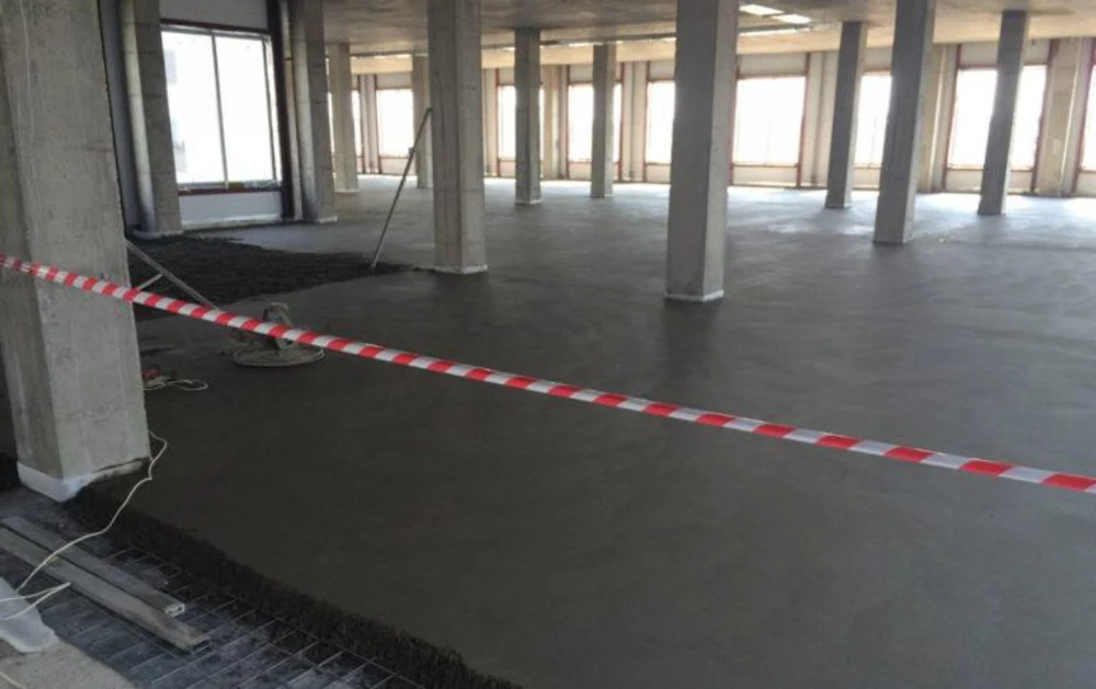 Полусухая стяжка для промышленных и коммерческих помещений